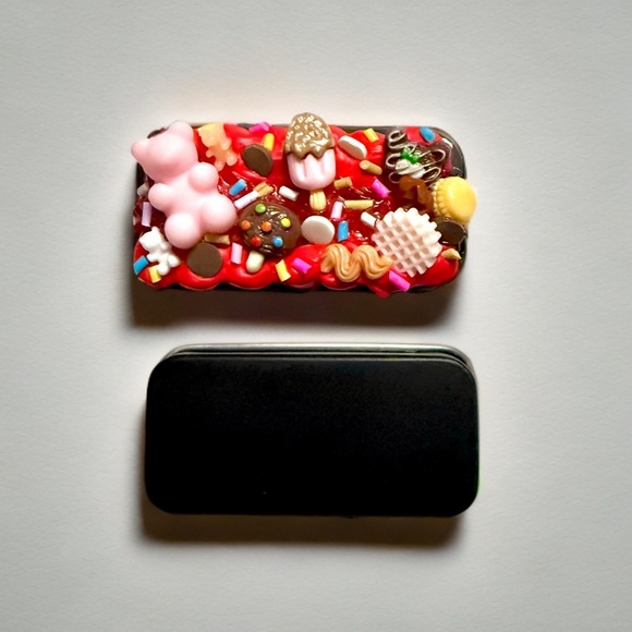 Decoden Mini Tin Box, Red Velvet Sweets Kawaii Junk Case Eyelashes Pill Holder - Picture 6 of 7
